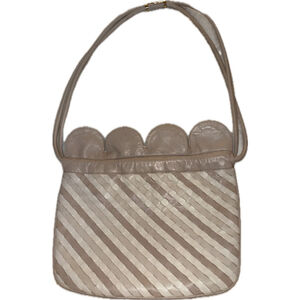 Rare Vintage Gucci Hand Woven Leather Scalloped Top Shoulder Bag with COA